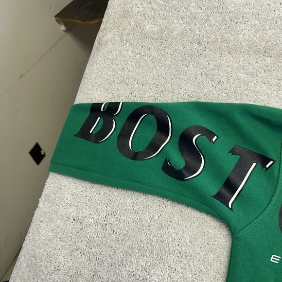Boston Celtics Hoodie Spellout Graphic Size Medium (21x26) NBA - Picture 4 of 8